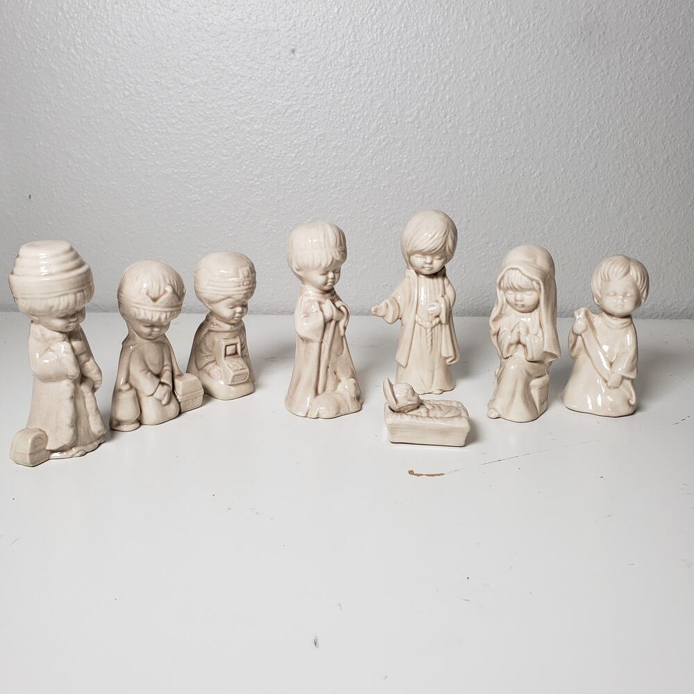 Vintage Small Nativity Set Unpainted Bisque Ceramic‎ Children's Christmas 8PC